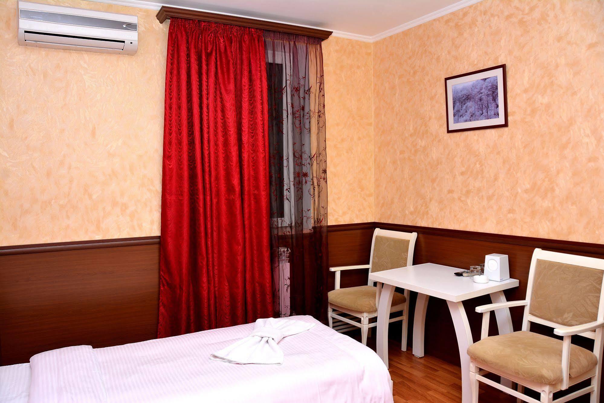 Vayk Hotel Exterior photo
